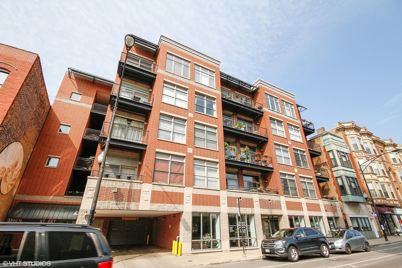 3260 N CLARK St #403, CHICAGO, IL 60657 MLS# 09709073 Redfin