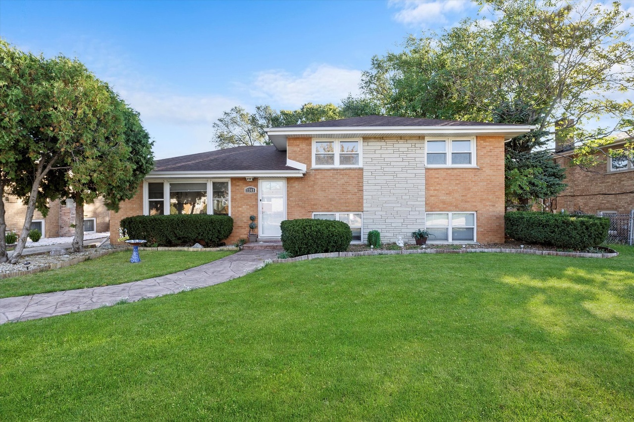 7749 S Octavia Ave, Bridgeview, IL 60455 | Redfin