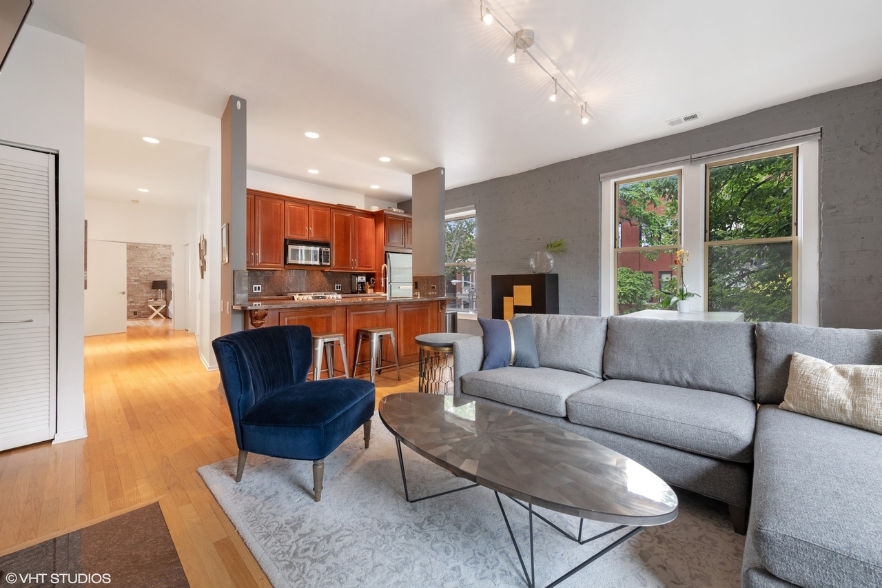 1001 W Altgeld