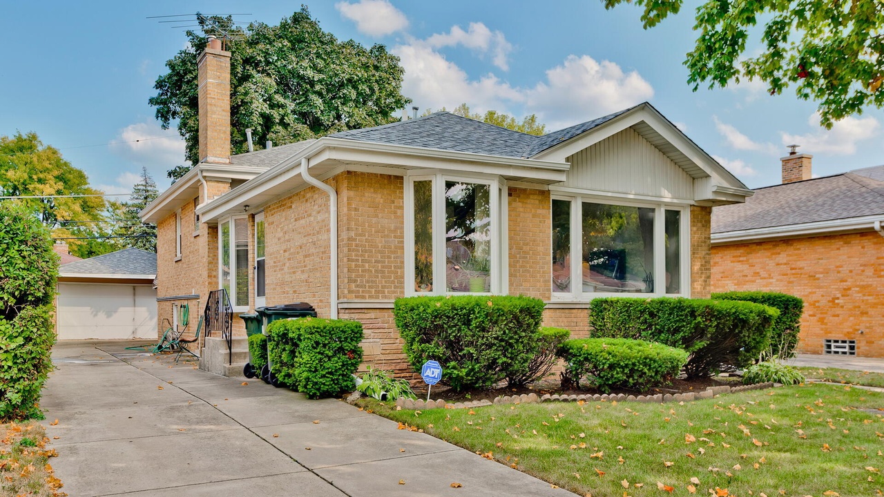 7237 N Lowell Ave, Lincolnwood, IL 60712 | MLS# 10885092 | Redfin