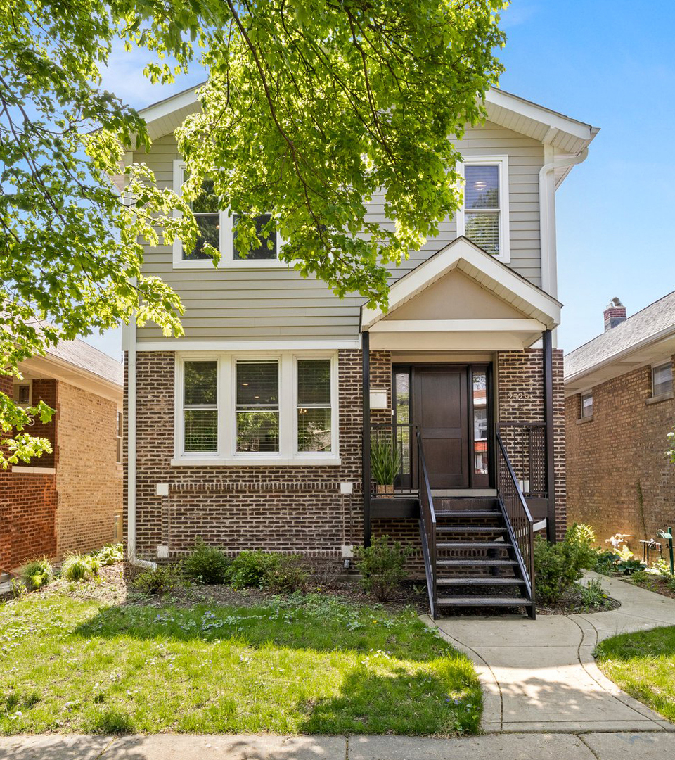 2529 W Cullom Ave, Chicago, IL 60618 | Redfin
