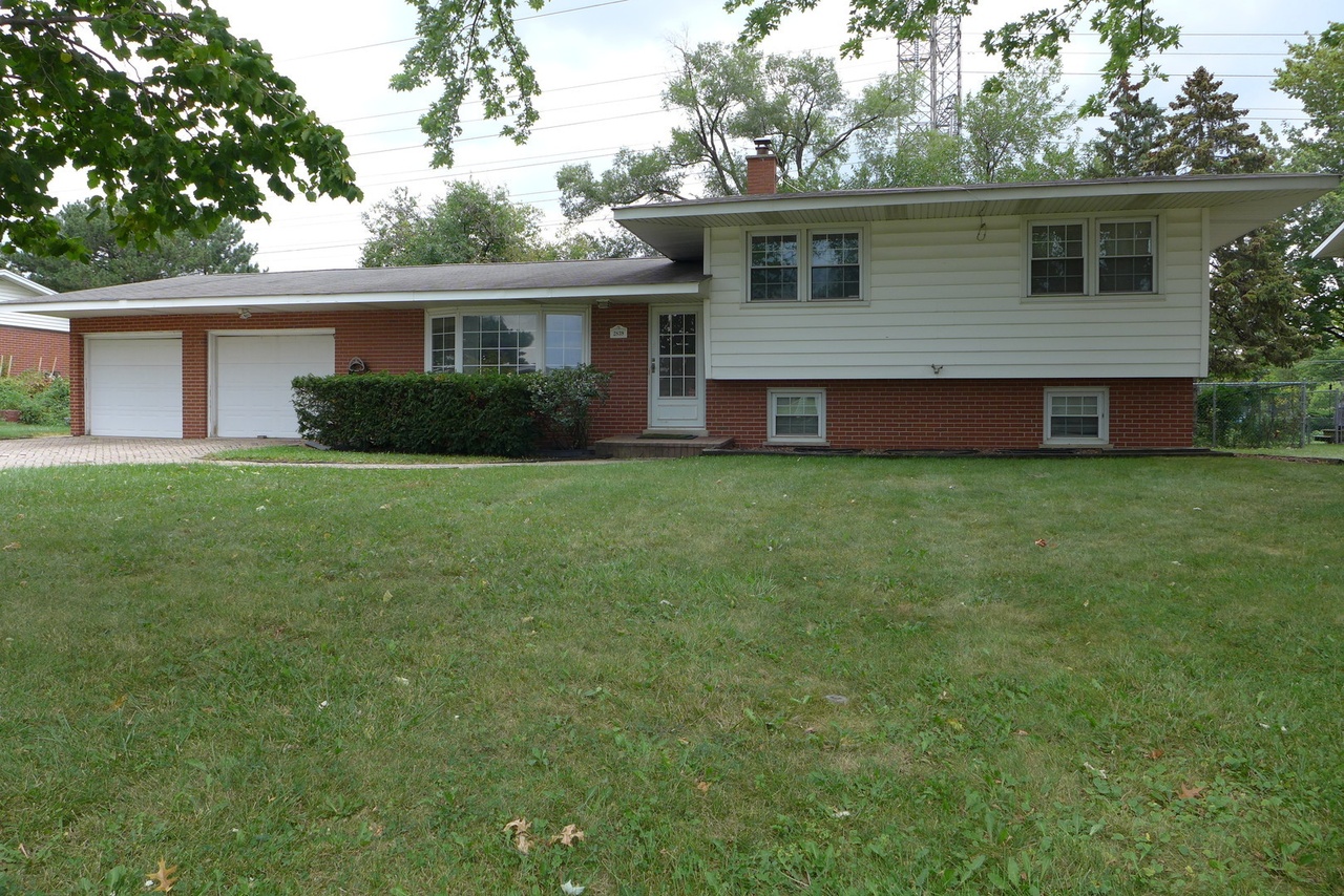2839 S Briarwood Dr, Arlington Heights, IL 60005