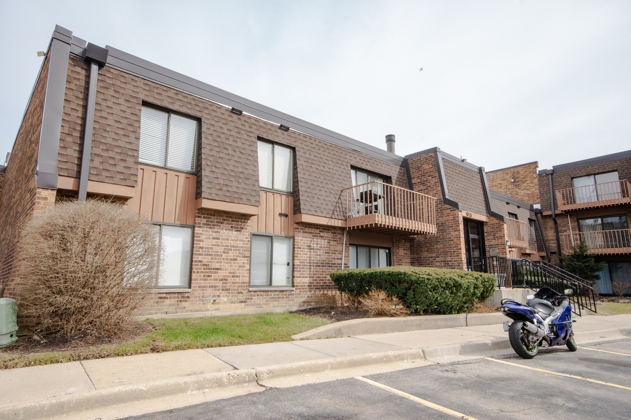 615 Tralee Ct Unit 2D, Schaumburg, IL 60193 | Redfin
