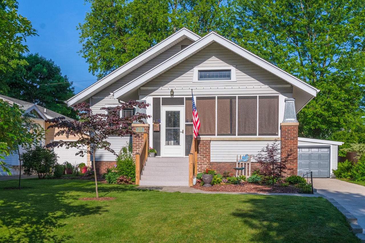 217 Woodland Ave, Bloomington, IL 61701 MLS 11423140 Redfin