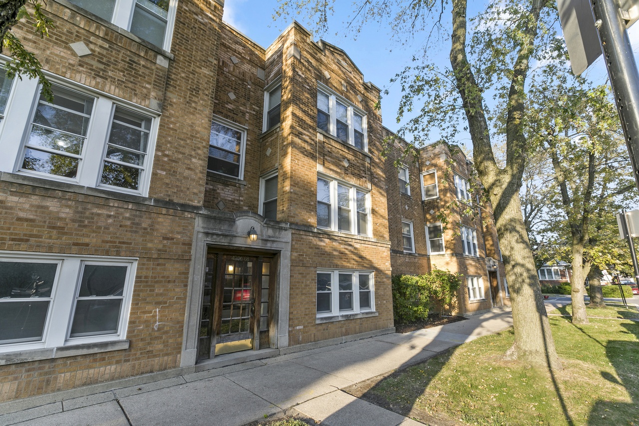 4208 W Leland Ave #2, Chicago, IL 60630 | MLS# 11224153 | Redfin