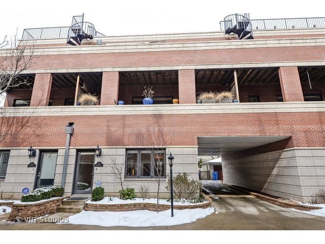 1910 W Addison