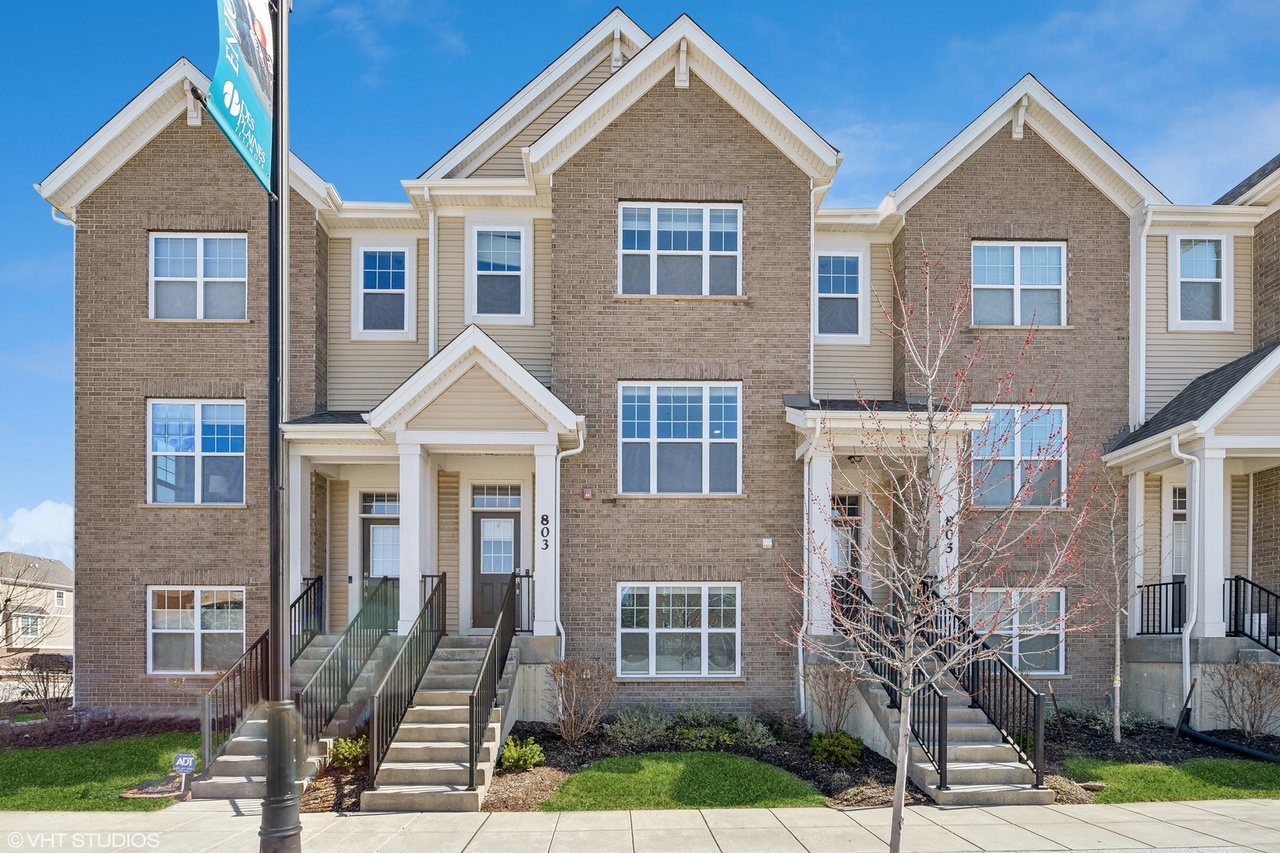 803 Lee St, Des Plaines, IL 60016 | MLS# 12002187 | Redfin