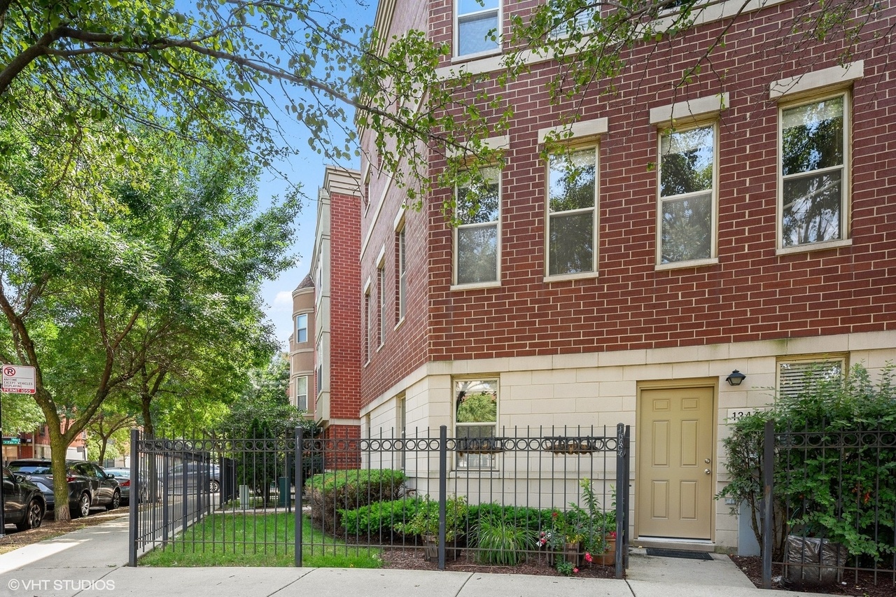 1344 N Burling St, Chicago, IL 60610 | MLS# 10858221 | Redfin