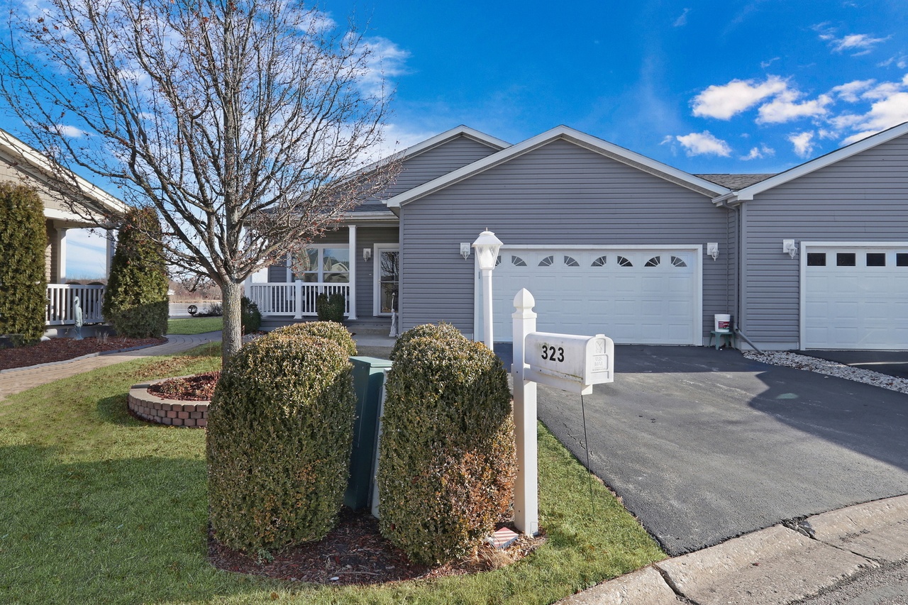 323 Legacy Ct, Grayslake, IL 60030