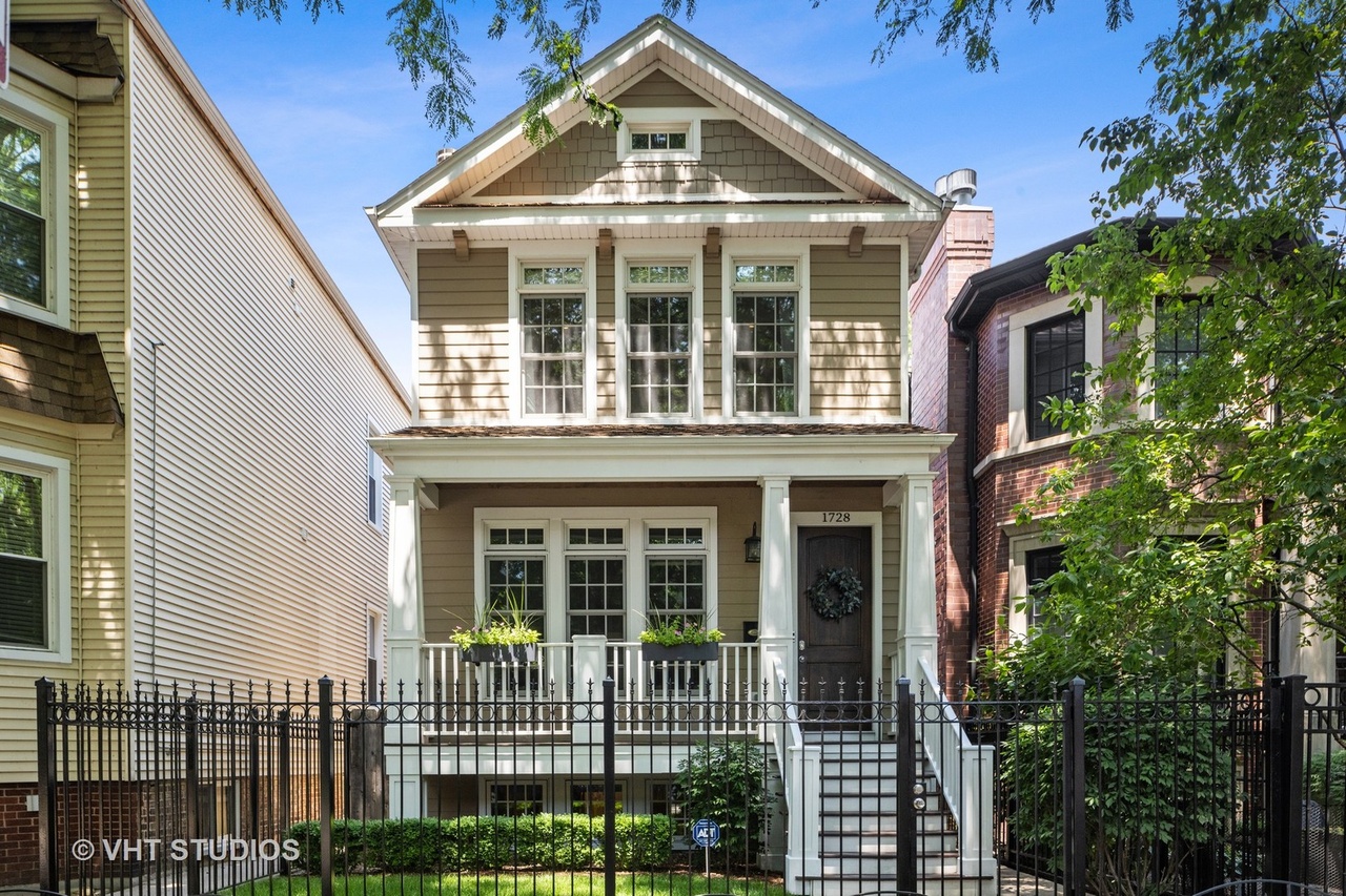 1728 W Nelson St, Chicago, IL 60657 | MLS# 11449244 | Redfin