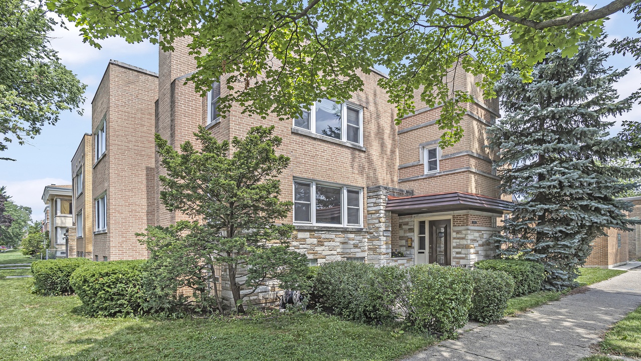 2950 W Granville Ave, Chicago, IL 60659 | MLS# 11618247 | Redfin