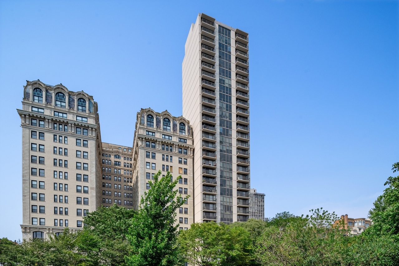 2314 N Lincoln Park West