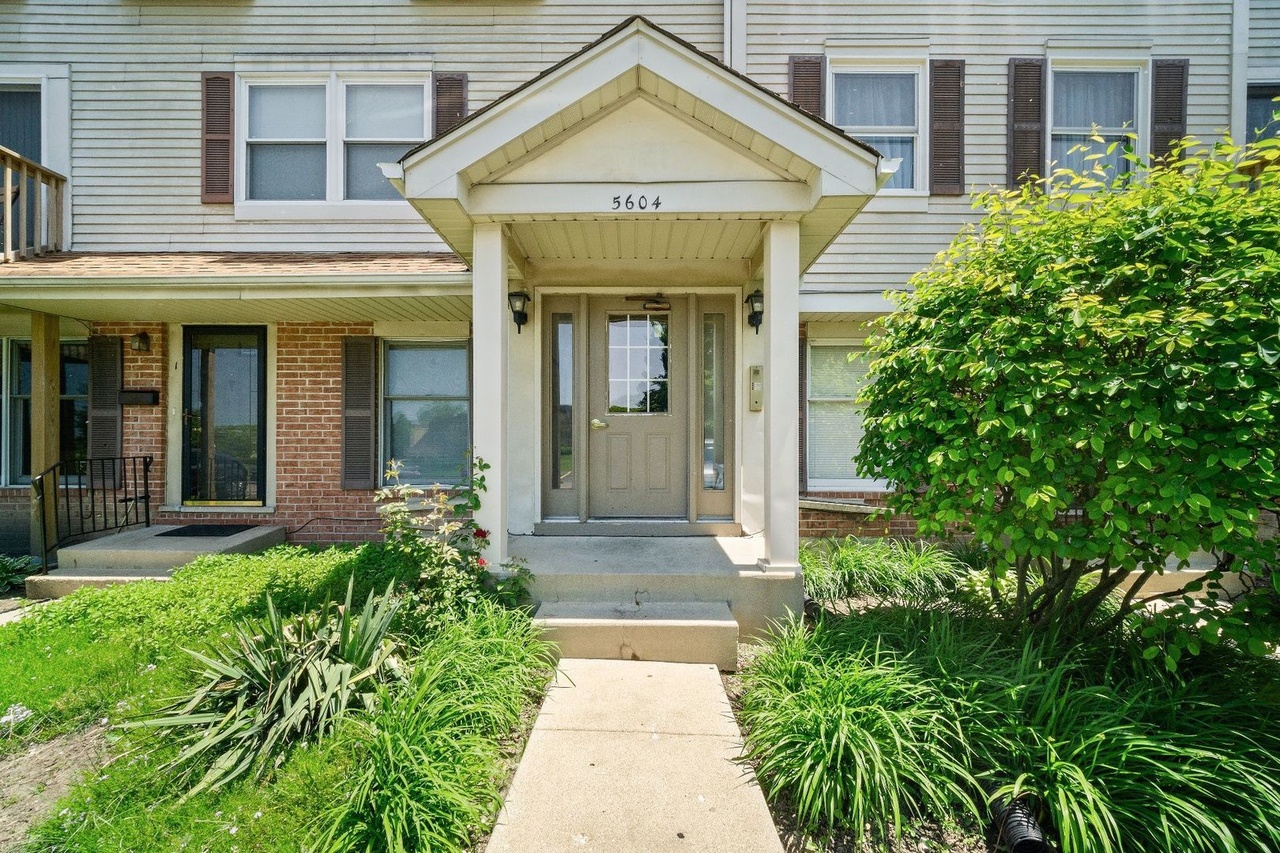 5604 Tinder Dr #1, Rolling Meadows, IL 60008 | MLS# 10413278 | Redfin