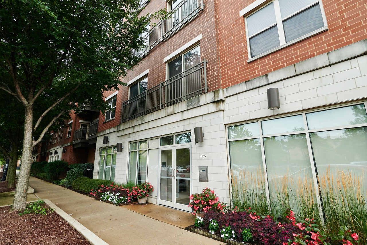 1155 W Roosevelt Rd 209, Chicago, IL 60608 MLS 10564279 Redfin