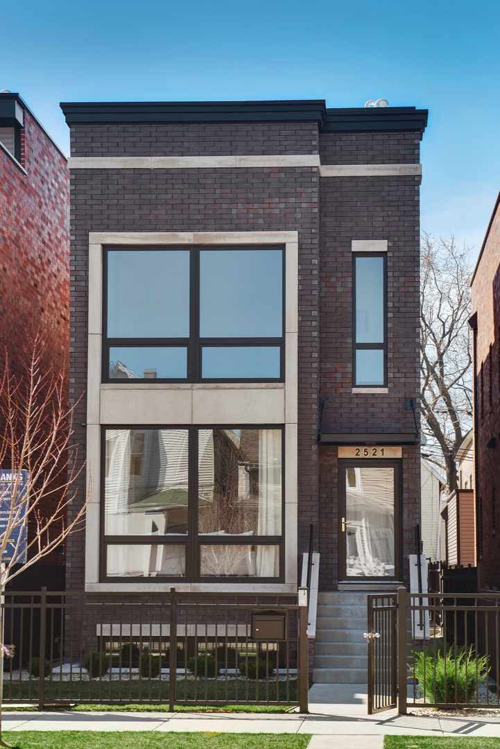 2521 W MEDILL Ave, Chicago, IL 60647 | MLS# 09943304 | Redfin