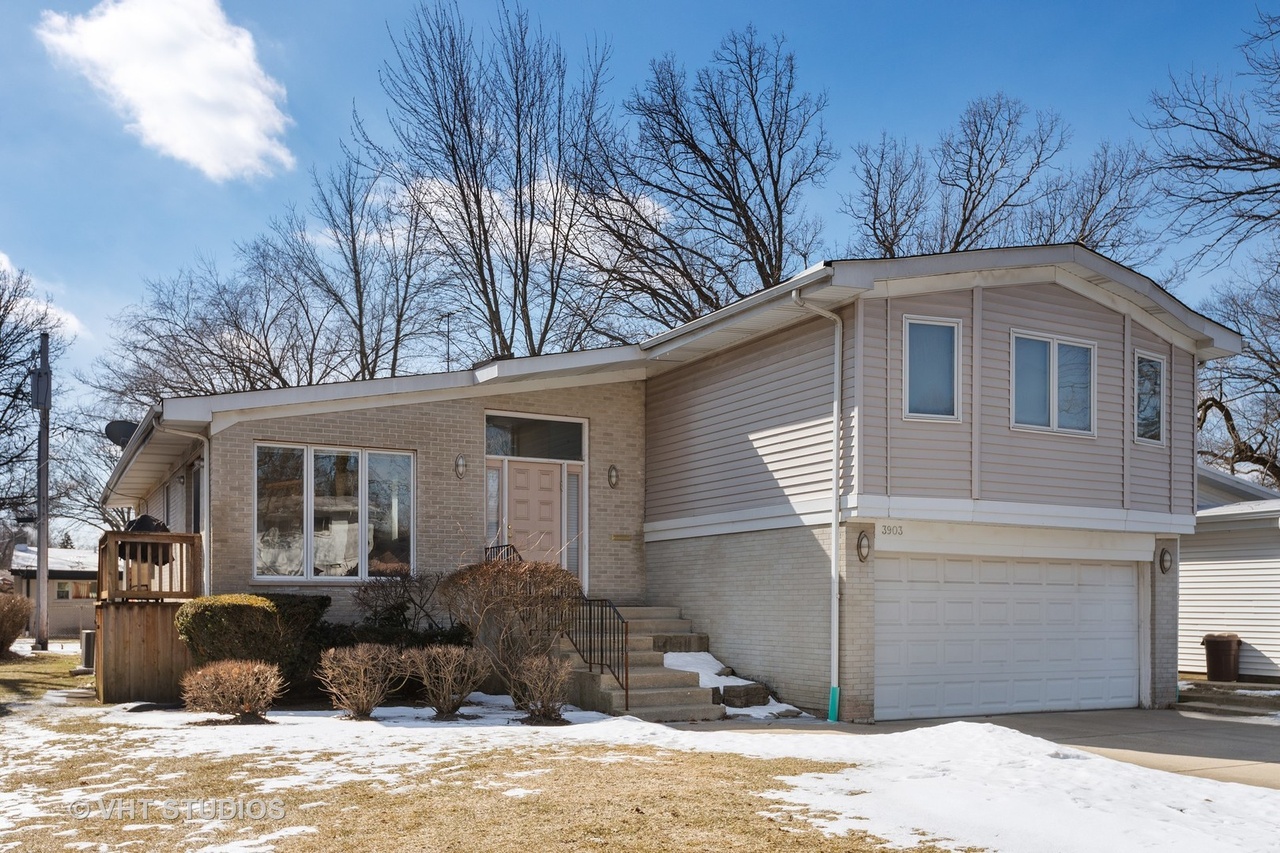 3903 White Cloud Dr, Skokie, IL 60076