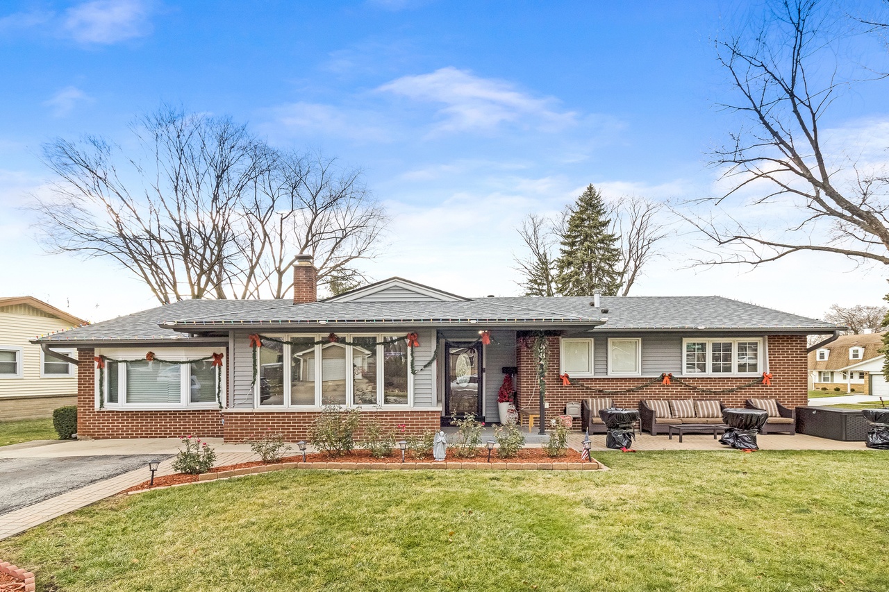 284 Mimosa Ln, Elk Grove Village, IL 60007 | Redfin