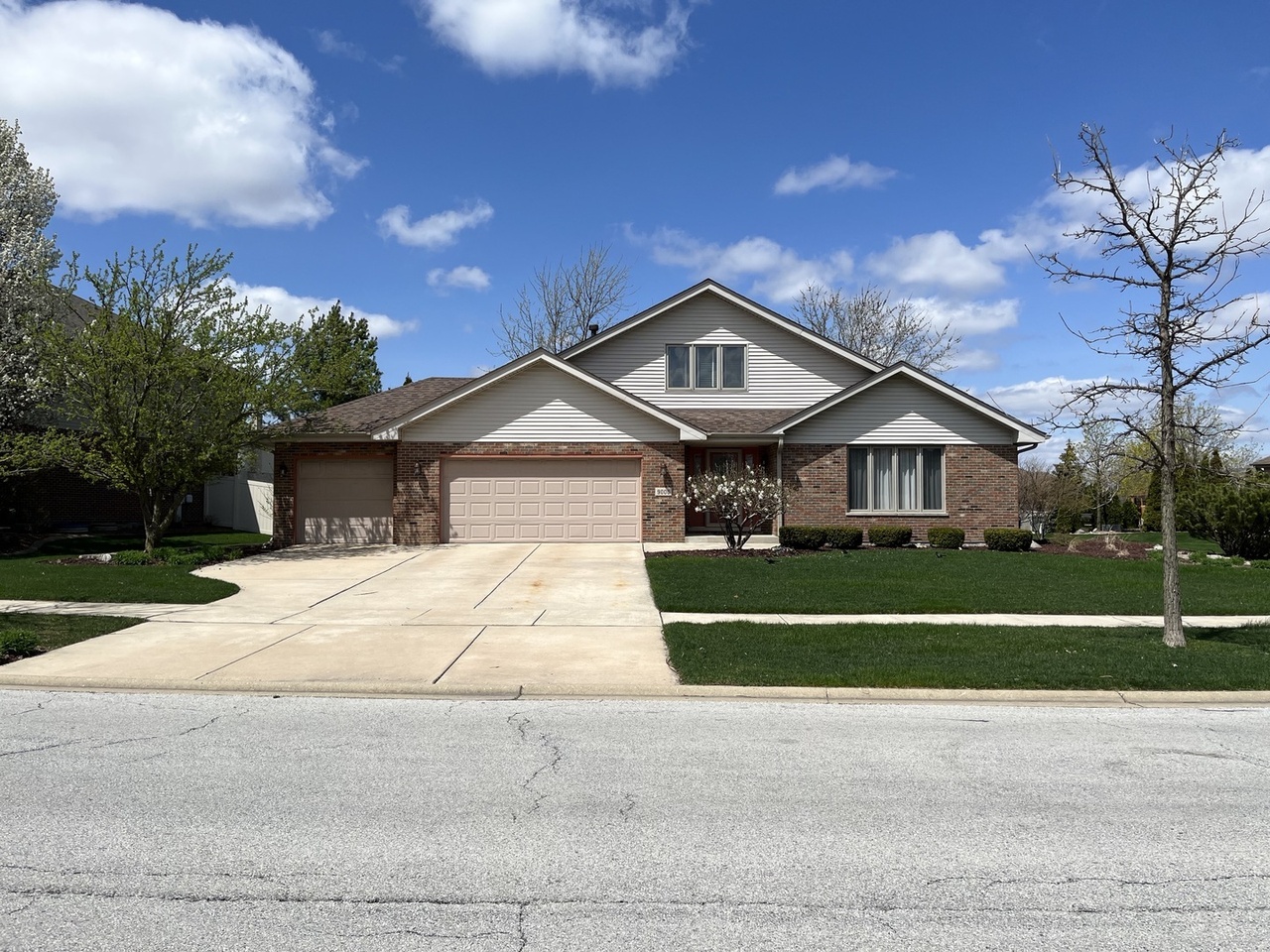 9000 Glenshire St, Tinley Park, IL 60487 | MLS# 11393398 | Redfin