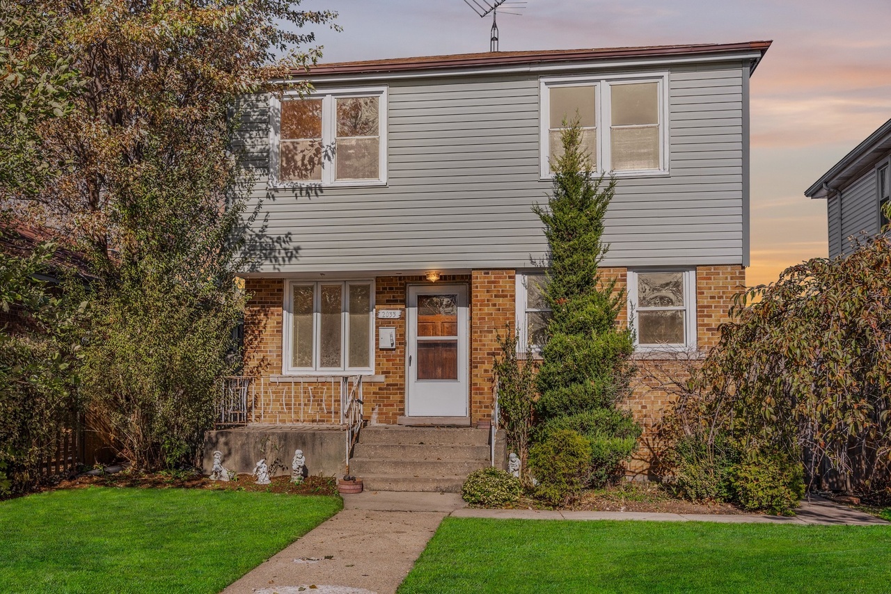 2033 Oakton St, Evanston, IL 60202 | MLS# 10657401 | Redfin