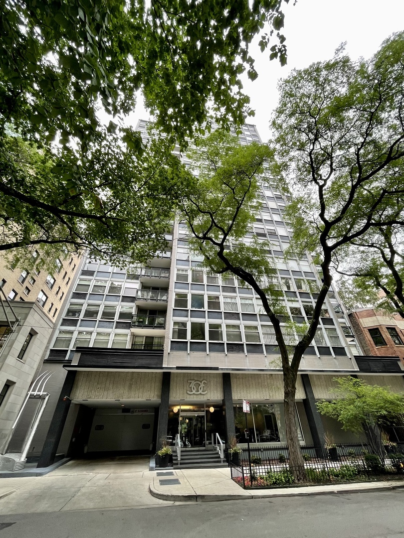 30 E Elm