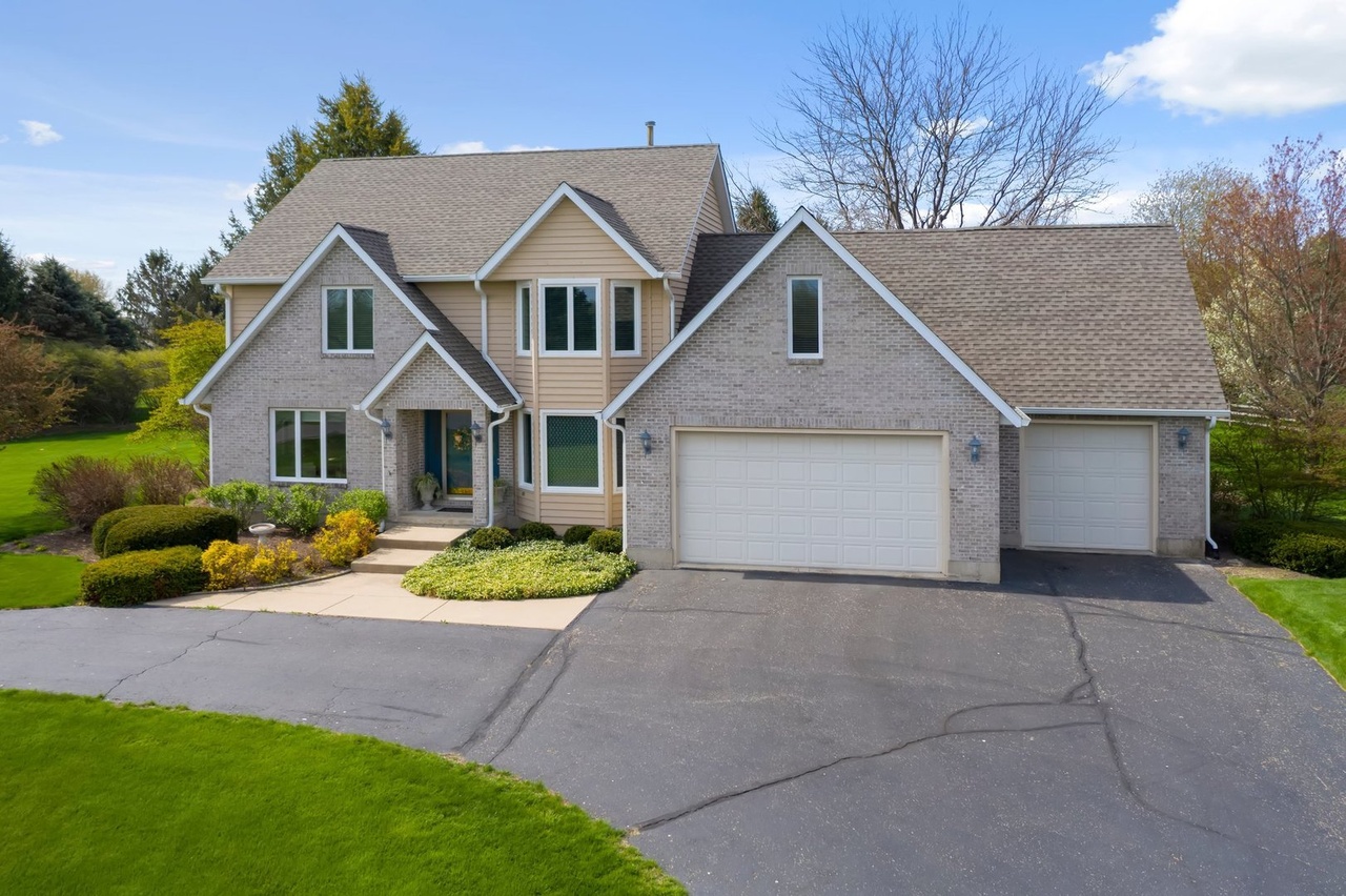 1704 Forestview Dr, Sycamore, IL 60178 | MLS# 11072450 ...
