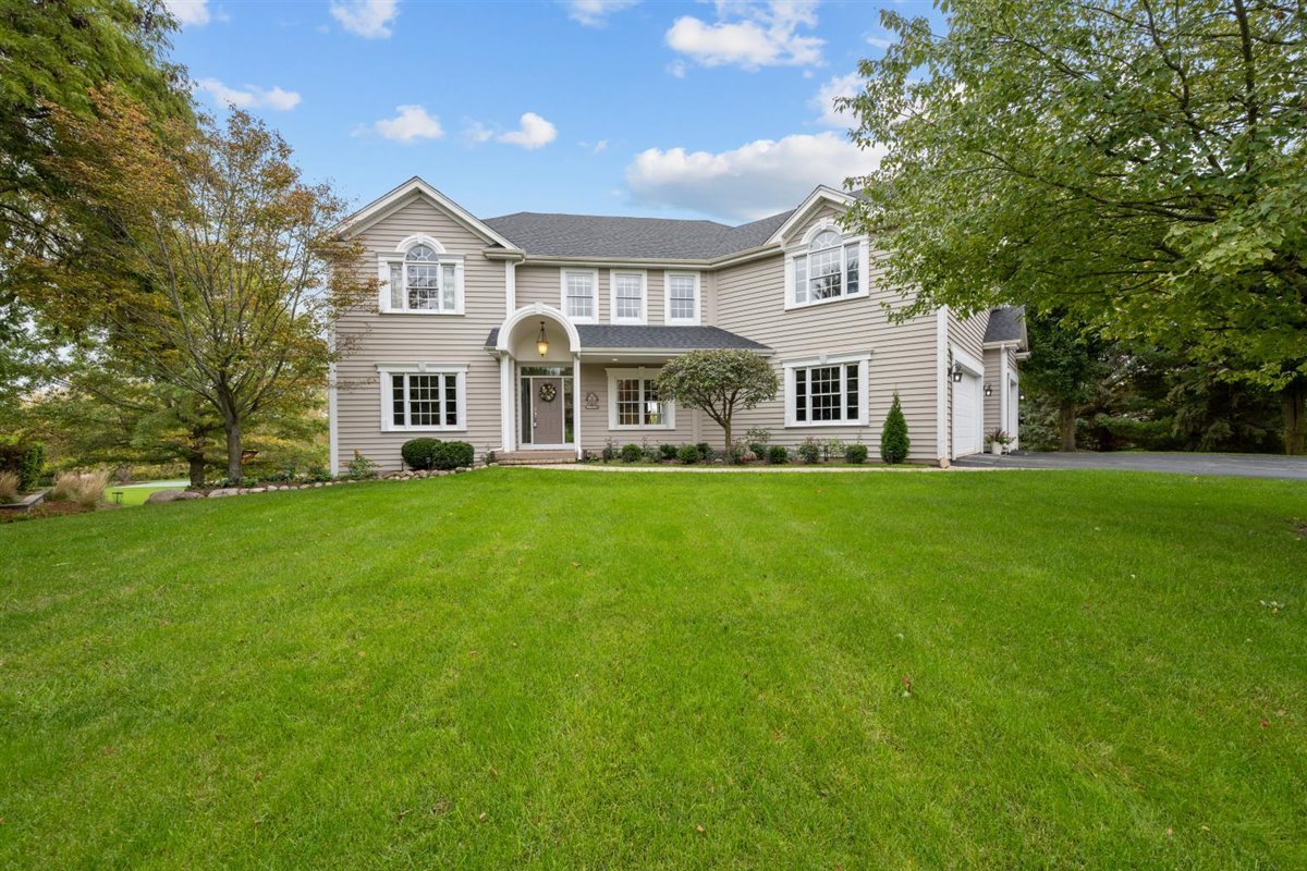 7N711 Phar Lap Dr, St. Charles, IL 60175 | Redfin