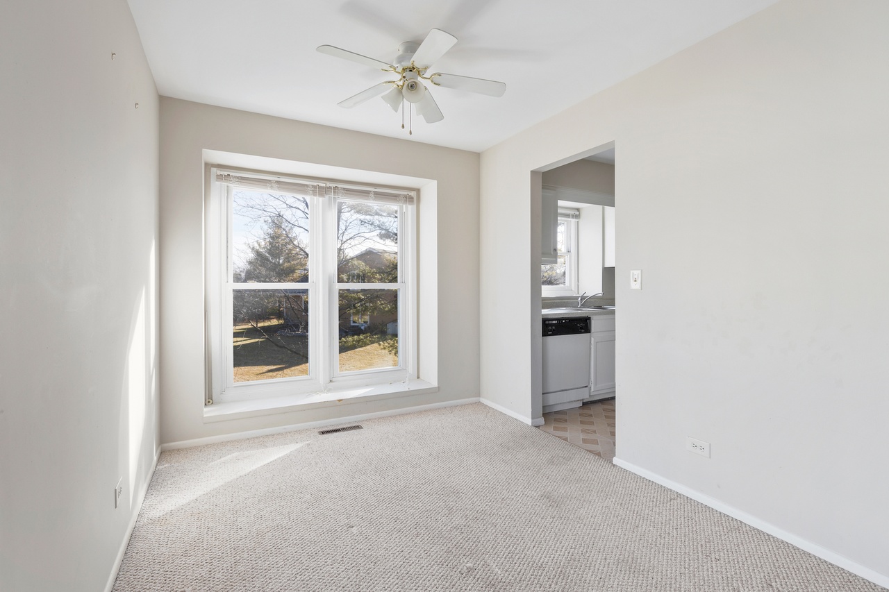 831 Garfield Ave Unit B, Libertyville, IL 60048 | MLS# 11292460 | Redfin