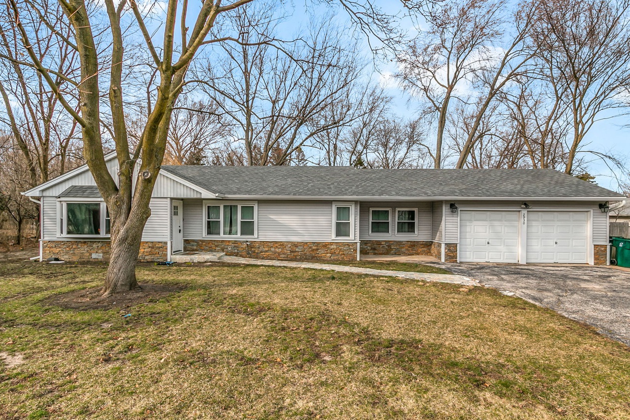2930 Dundee Rd, Northbrook, IL 60062