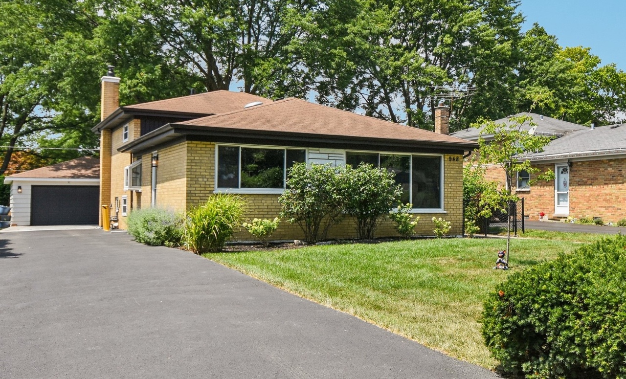 948 S Stratford Ave, Elmhurst, IL 60126 | MLS# 12426475 | Redfin