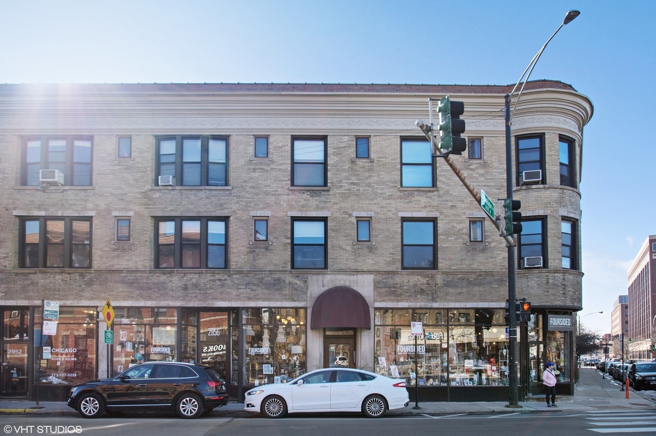 2956 N CLARK St #2, Chicago, IL 60657 | Redfin