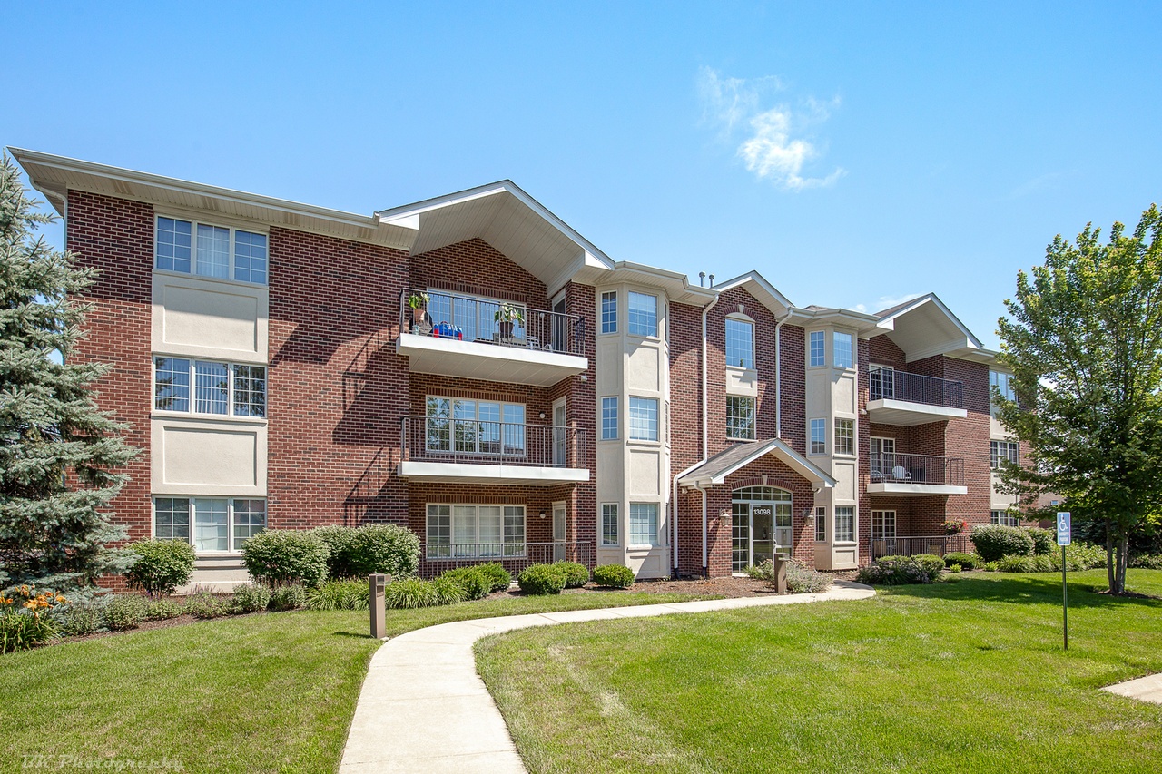 13098 Laurel Glen Ct 302, PALOS HEIGHTS, IL 60463 MLS 10014494 Redfin