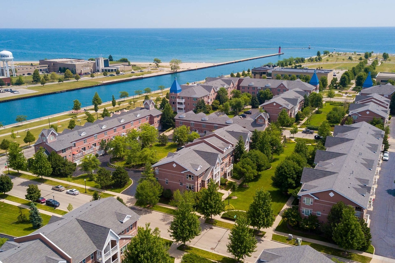 328 55th St Unit B, KENOSHA, WI 53140 | MLS# 10017508 | Redfin