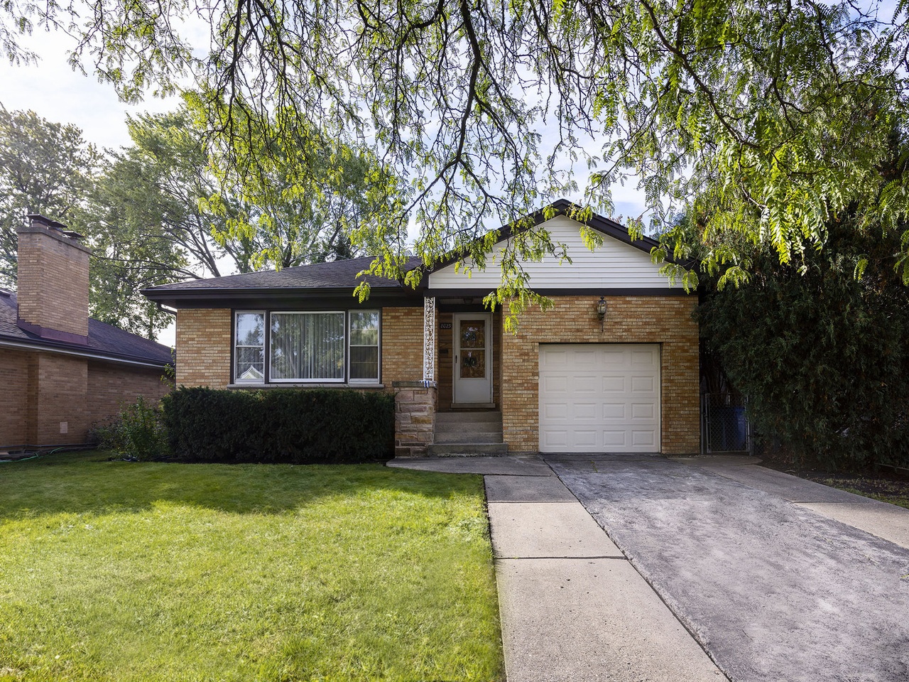 8023 W Summerdale Ave, Norwood Park Township, IL 60656 | Redfin