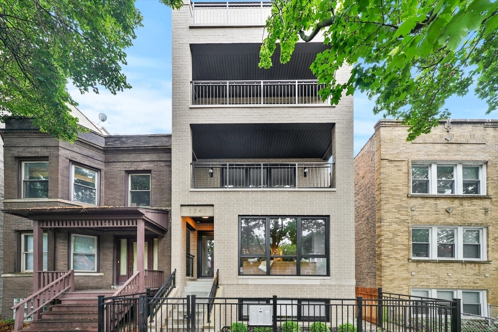 1341 W Wrightwood Ave #3, Chicago, IL 60614