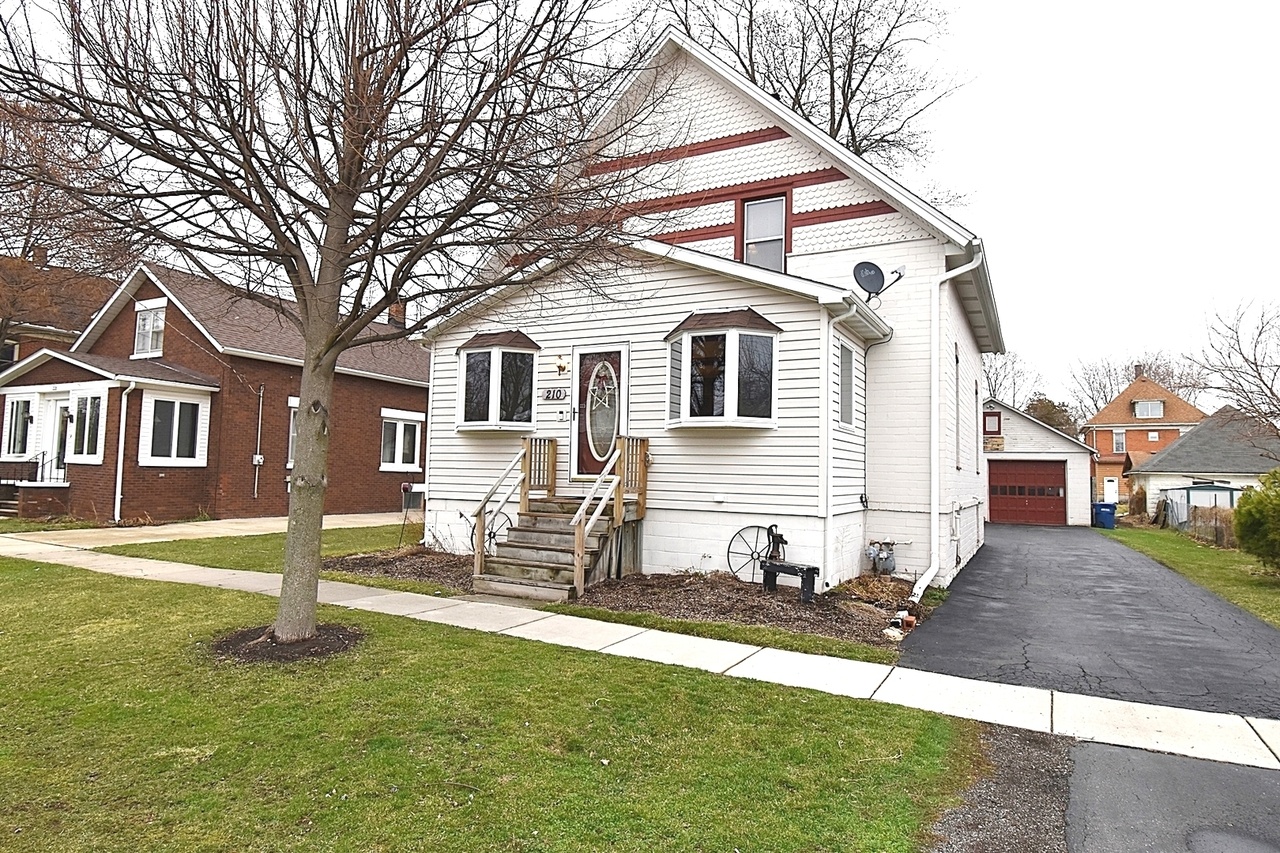 210 N Garfield St, Hinckley, IL 60520 MLS 11032542 Redfin