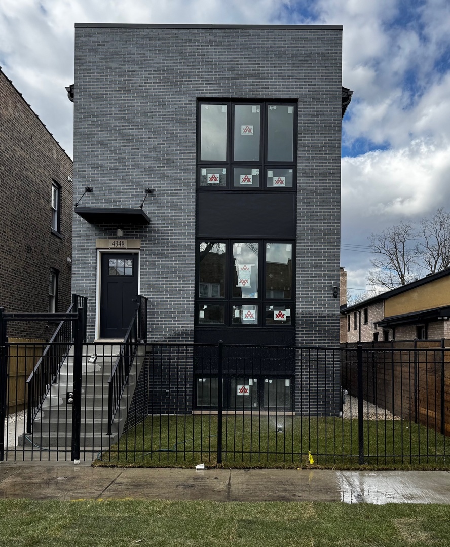 4348 W Thomas St, Chicago, IL 60651 | For Sale ($579,000