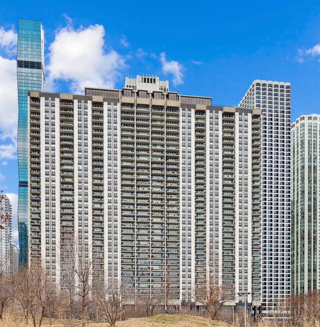 400 E Randolph Condos For Sale