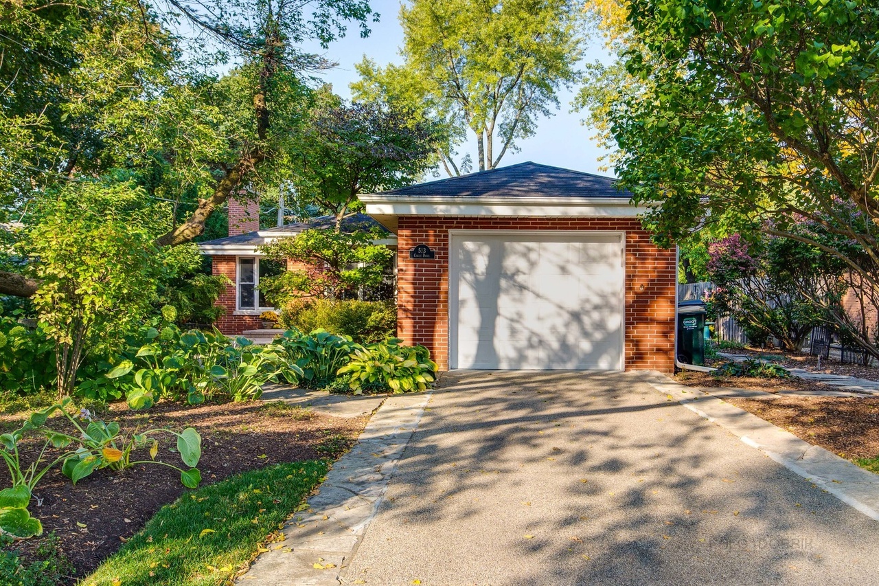 513 Circle Dr, Libertyville, IL 60048 | MLS# 10902585 | Redfin