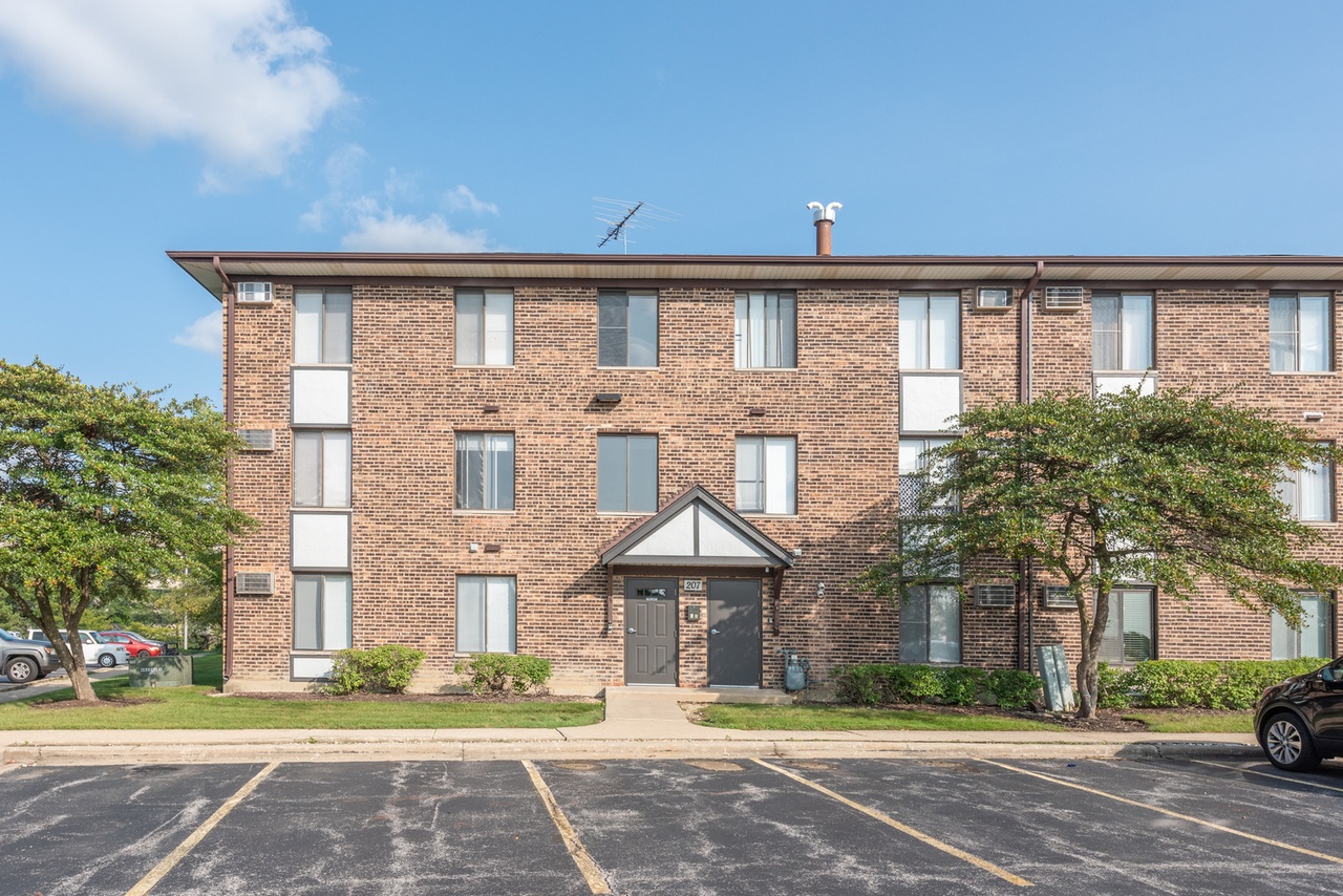 207 Gregory St Unit 8-6, Aurora, IL 60504 | MLS# 11621591 | Redfin