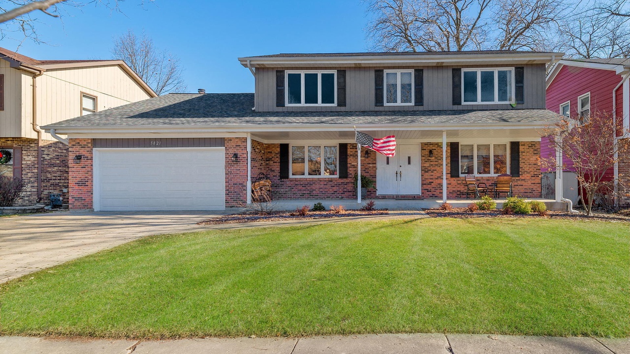 5821 Deer Creek Ln Westmont Il 60559 Mls 10664624 Redfin [ 720 x 1280 Pixel ]