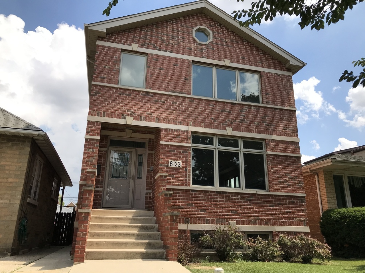6123 S Menard Ave Chicago Il 60638 Mls 10485656 Redfin
