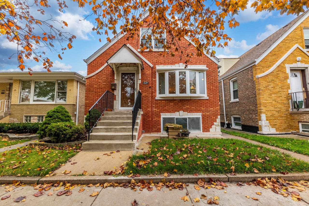 4629 S Komensky Ave, Chicago, IL 60632 | Redfin