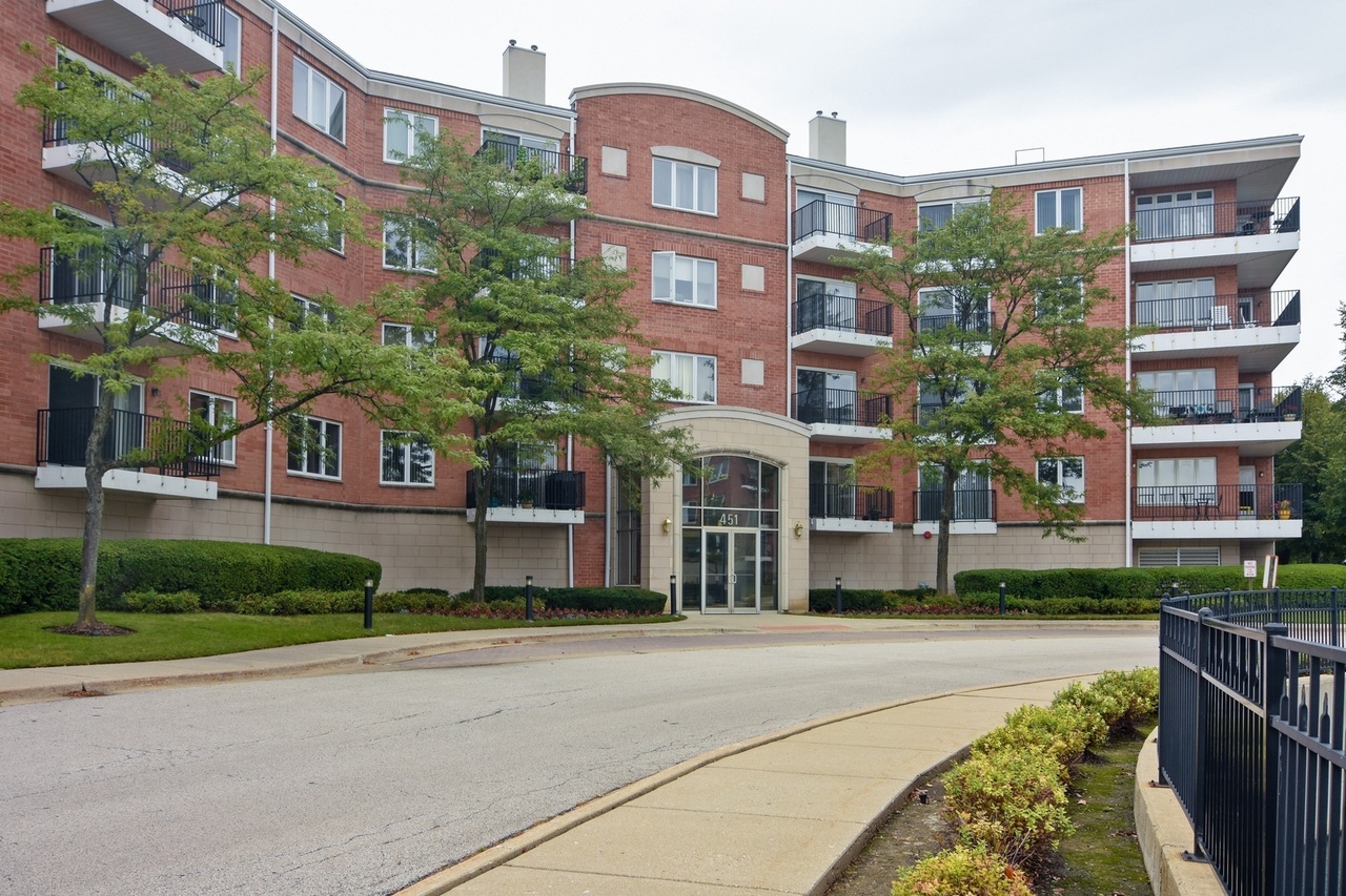 451 TOWN PLACE Cir #401, Buffalo Grove, IL 60089 | MLS# 10403665 | Redfin