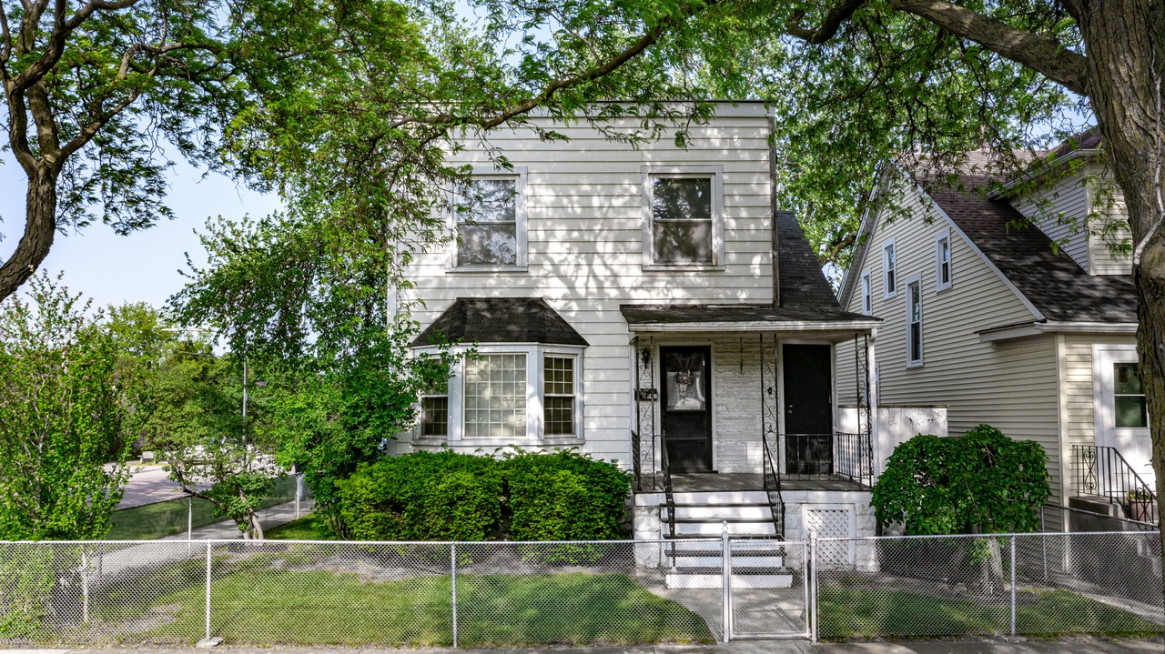ぶんぶん⭐️ぶん 4457 N Lamon Ave, Chicago, IL 60630 | Redfin