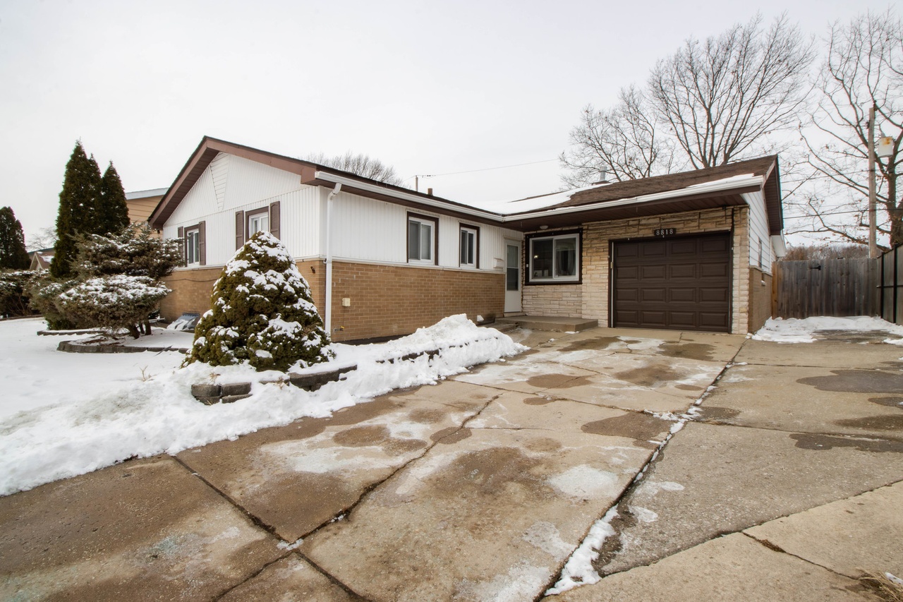 8818 W 91st Pl, Hickory Hills, IL 60457 | Redfin