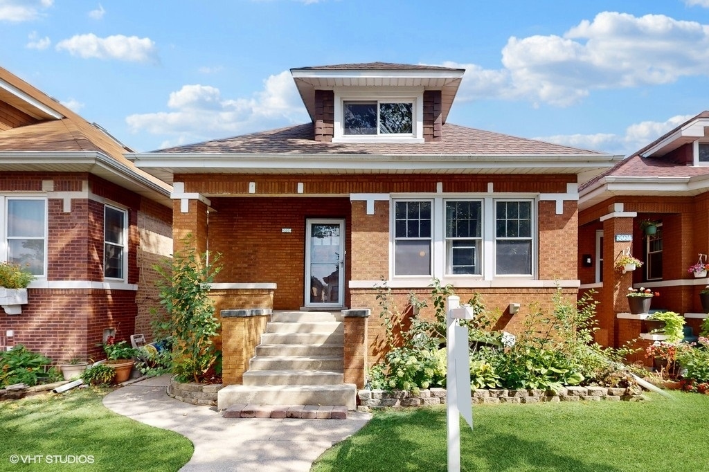 3035 N Luna Ave, Chicago, IL 60641 | Redfin