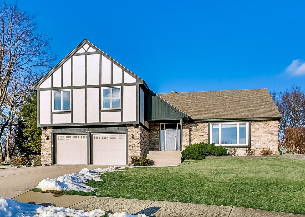 842 Crest Ct, Glen Ellyn, IL 60137 | MLS# 10974728 | Redfin