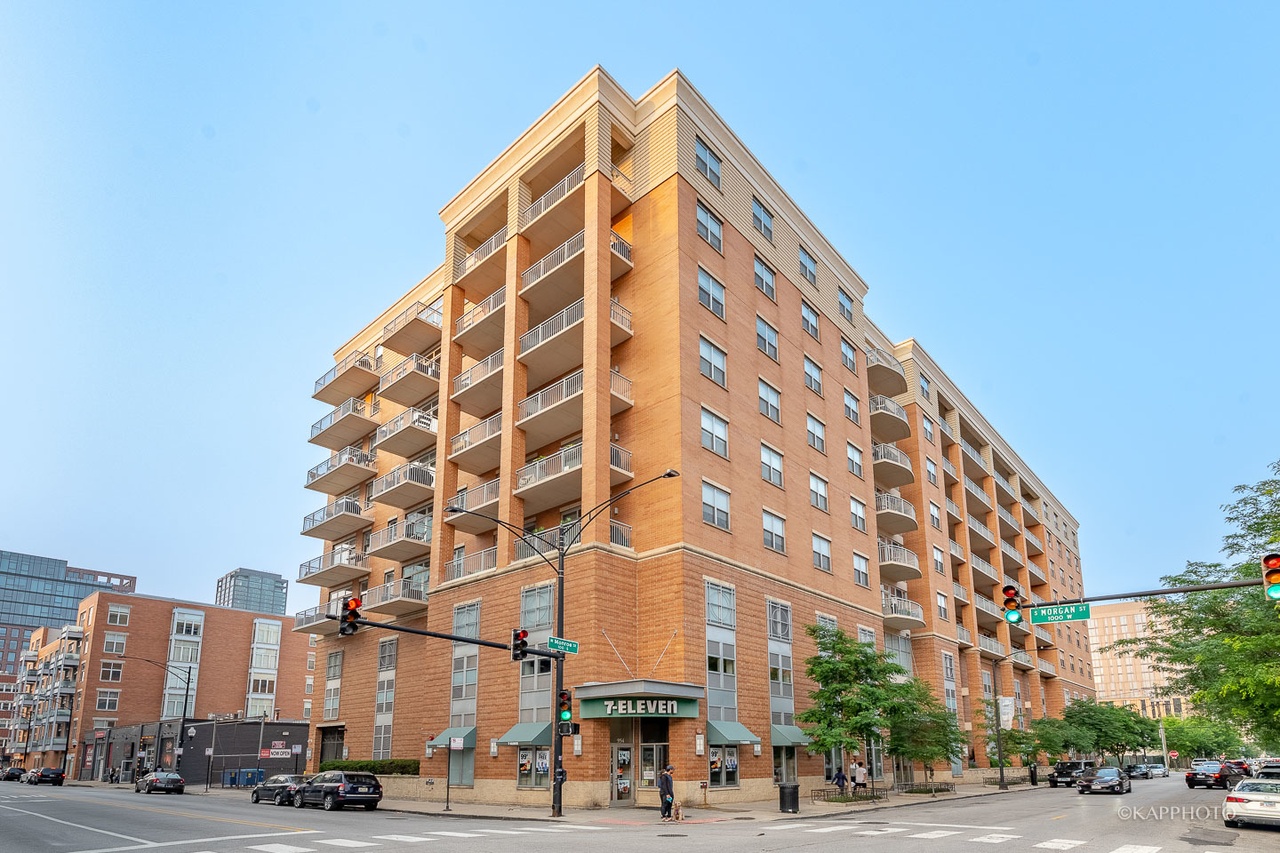 950 W Monroe