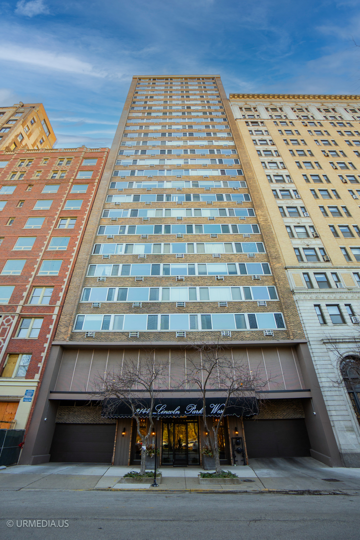 2144 N Lincoln Park West