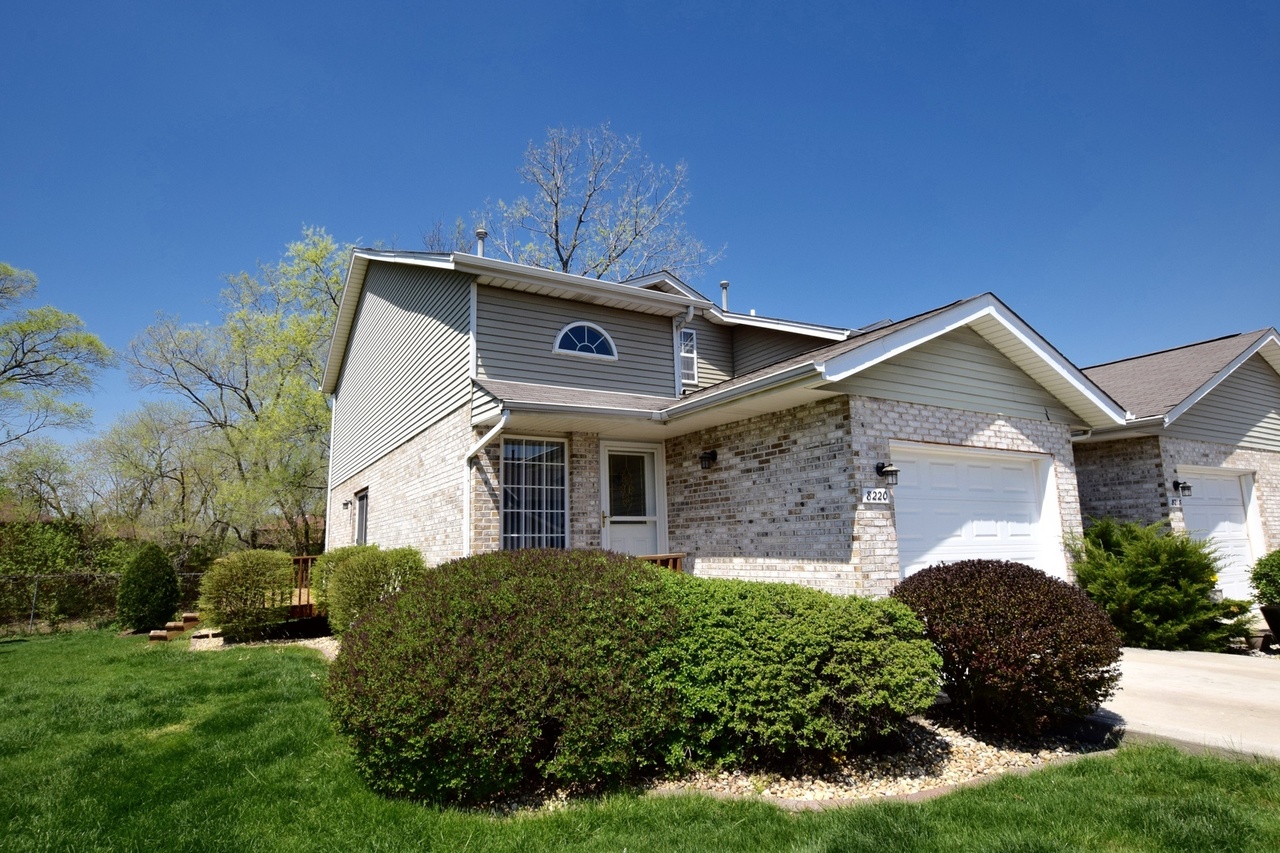8220 Daniel Dr, JUSTICE, IL 60458 MLS 09943792 Redfin